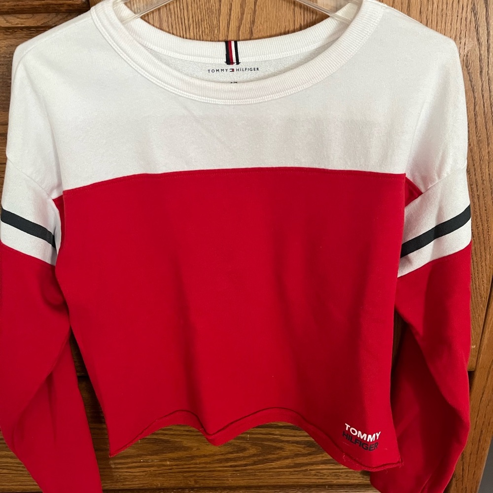 Women’s  Tommy Hilfiger cropped light weight sweatshirt